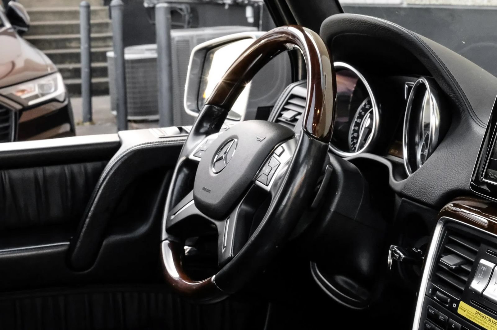 Used 2015 Mercedes-Benz G 63 AMG 4MATIC image 14
