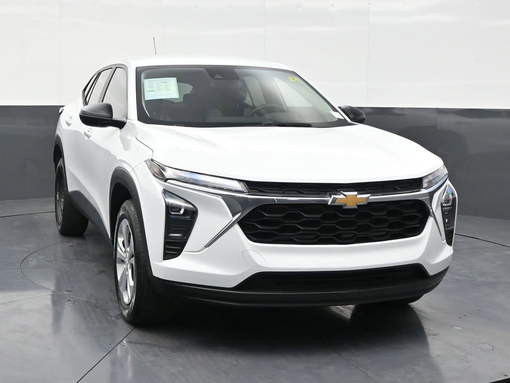 Used 2025 Chevrolet Trax LS FWD image 7