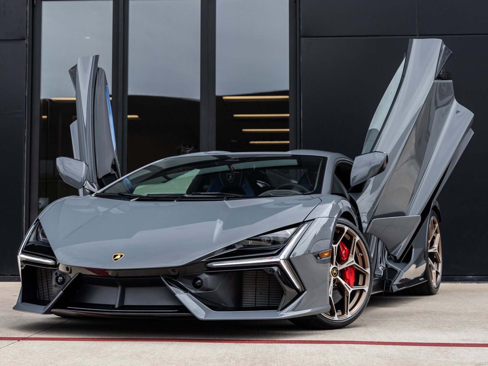 Used 2024 Lamborghini Revuelto image 2
