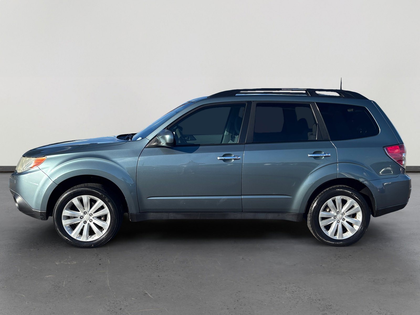 Used 2012 Subaru Forester 2.5X Premium w/ All-Weather Pkg AWD/4WD image 2