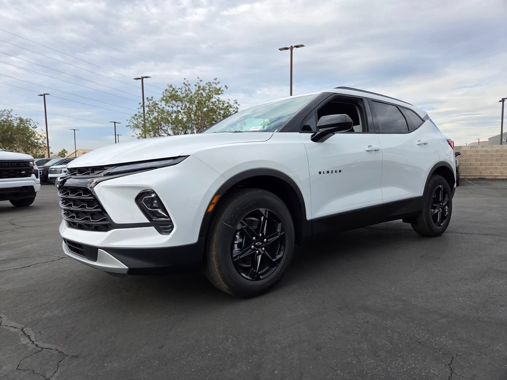 New 2025 Chevrolet Blazer LT w/ Convenience Package FWD image 2