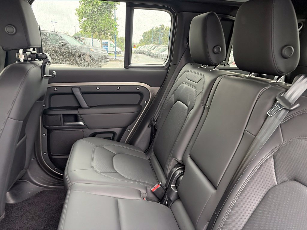 Certified 2025 Land Rover Defender 110 S AWD/4WD image 19
