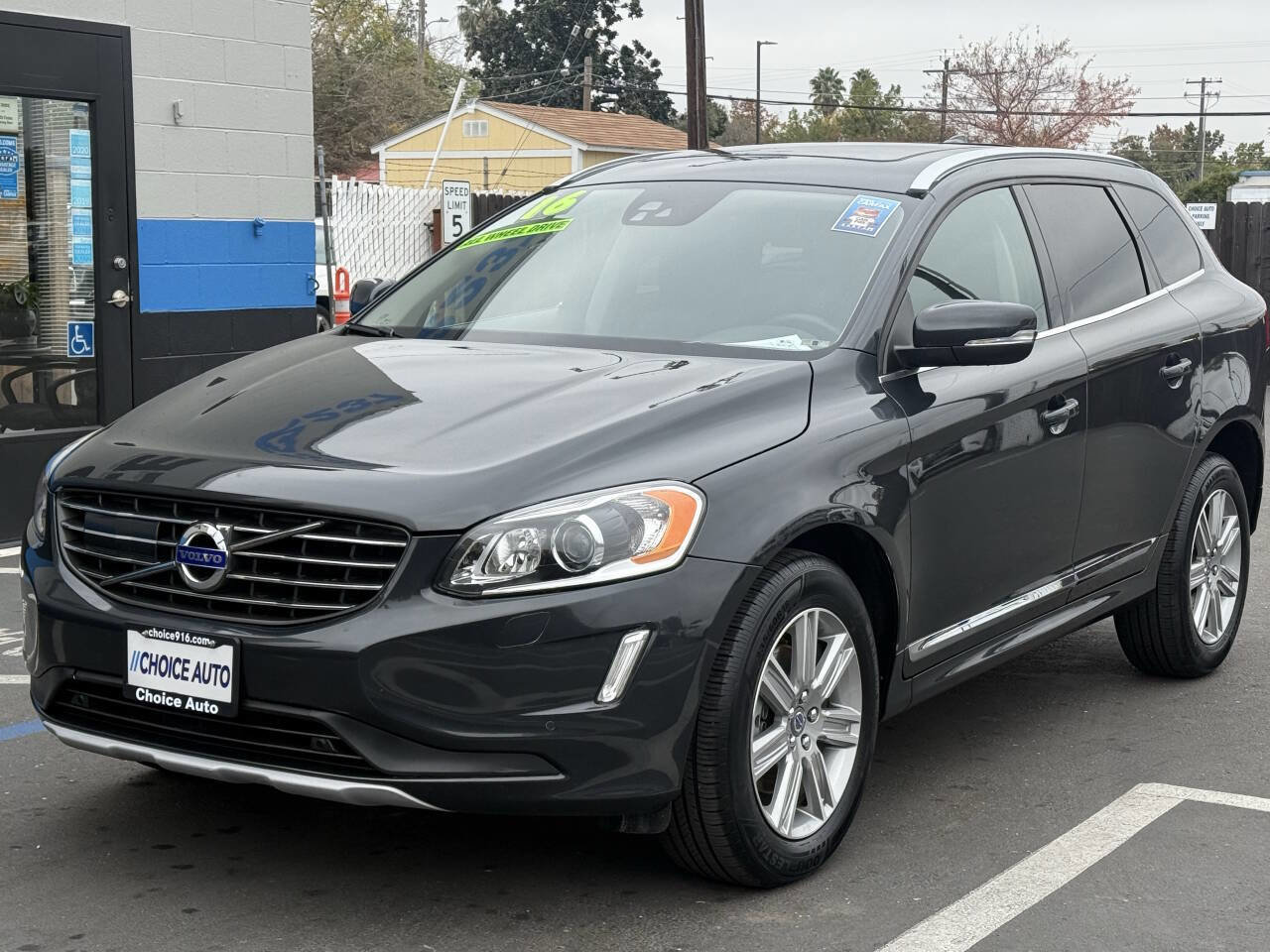 Used 2016 Volvo XC60 T5 Platinum w/ Climate Package image 3
