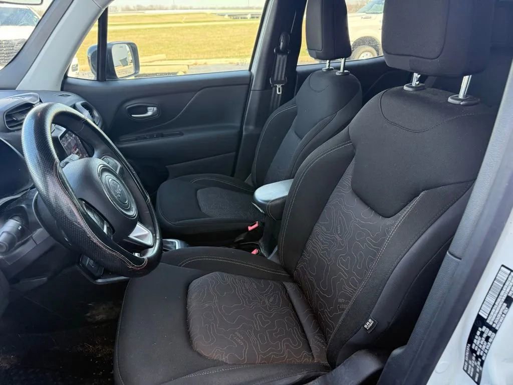 Used 2023 Jeep Renegade Latitude image 12