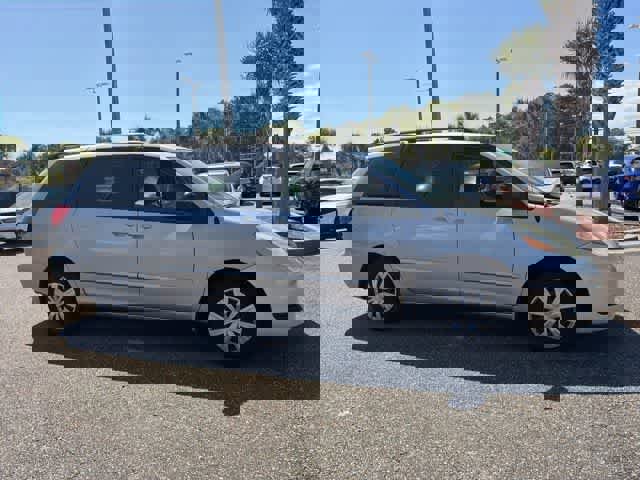 Used 2010 Toyota Sienna FWD image 7