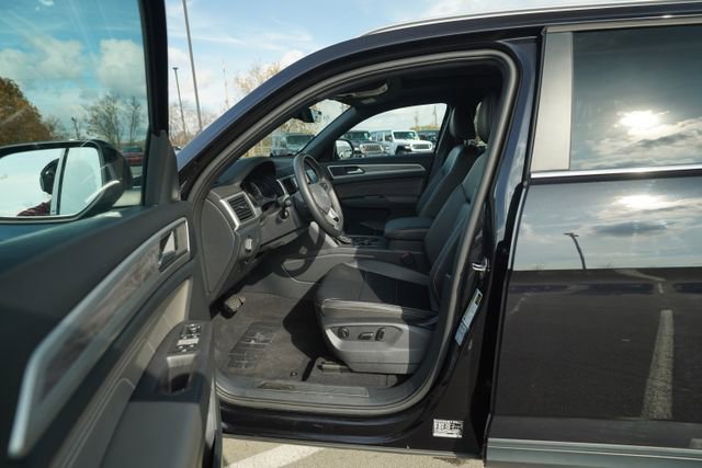 Used 2021 Volkswagen Atlas Cross Sport SE w/ Panoramic Sunroof Package image 13