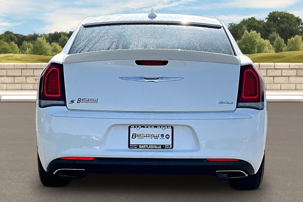Used 2017 Chrysler 300 S AWD/4WD image 4