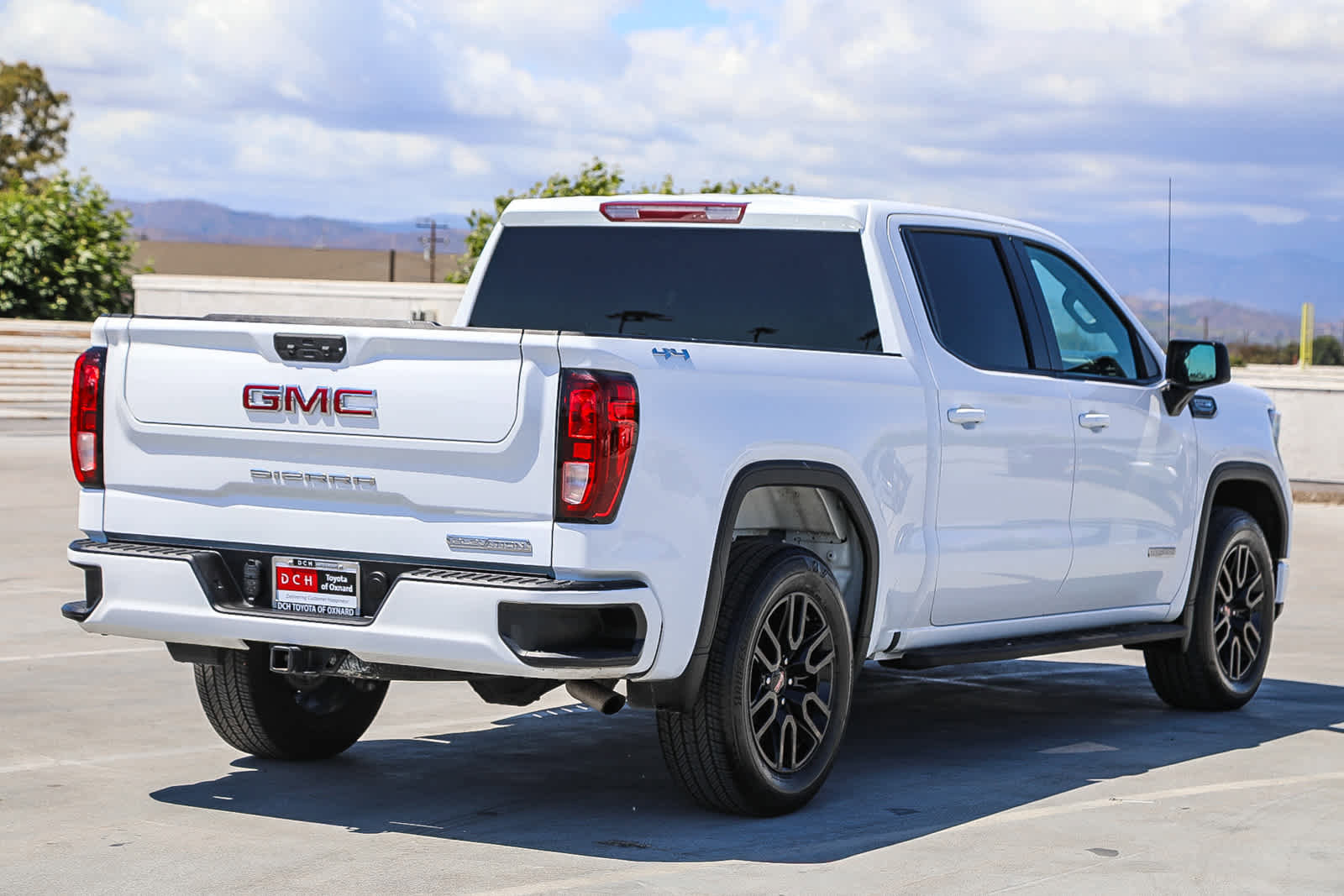 Used 2024 GMC Sierra 1500 Elevation AWD/4WD image 5
