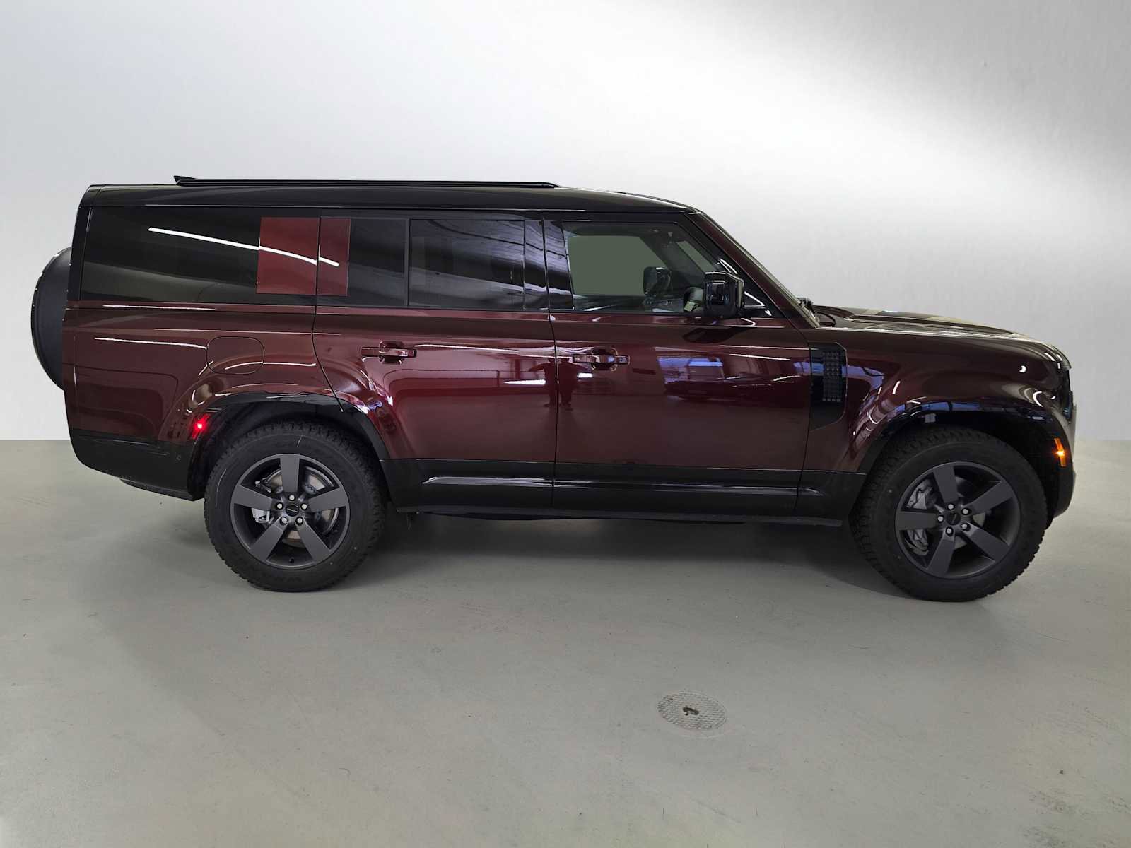 New 2026 Land Rover Defender 130 X-Dynamic SE image 6