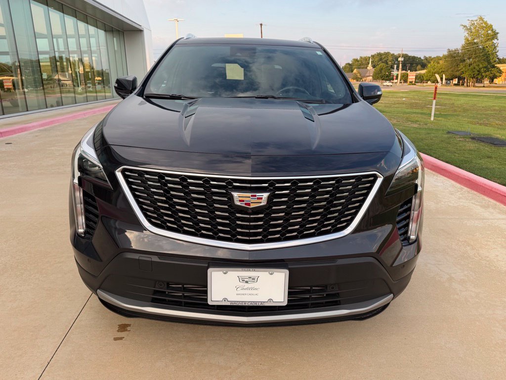 Used 2022 Cadillac XT4 Premium Luxury w/ Enhanced Visibility Package FWD image 9