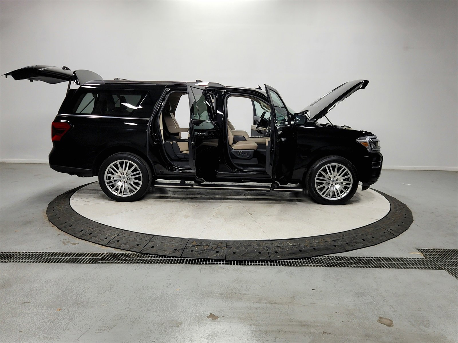 Used 2023 Ford Expedition Max Limited image 16