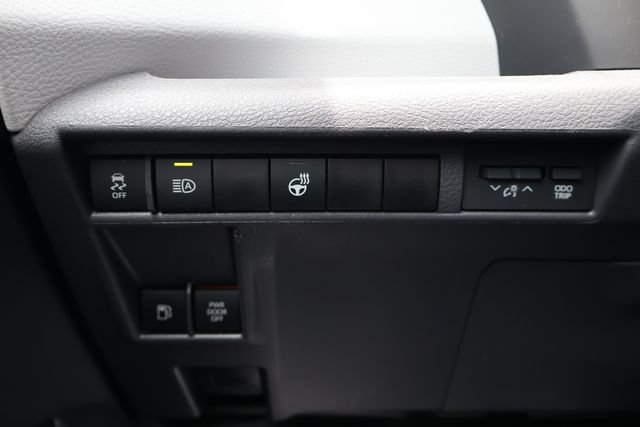 Used 2024 Toyota Sienna XSE FWD image 17