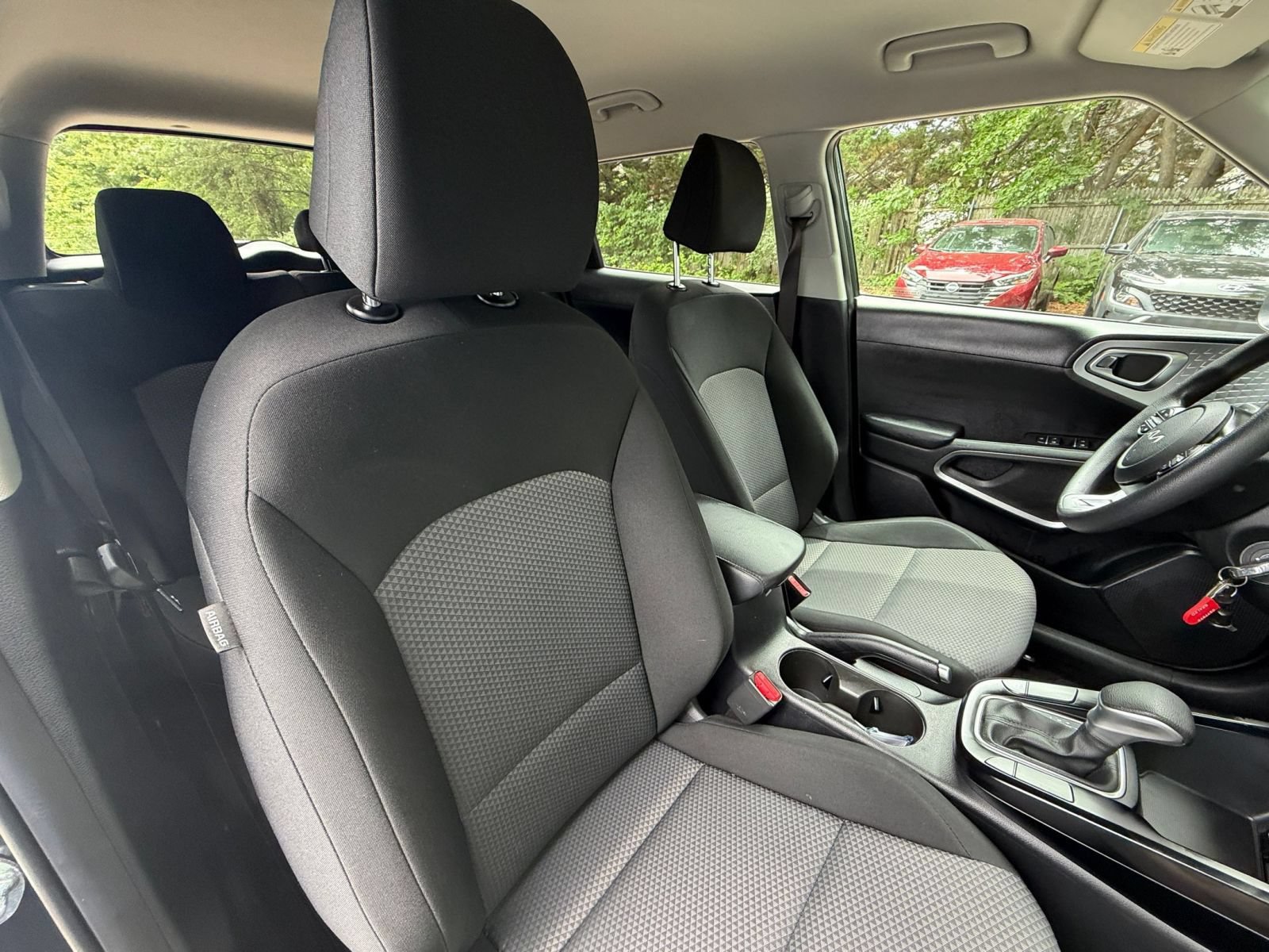 Used 2025 Kia Soul LX w/ LX Technology Package FWD image 34