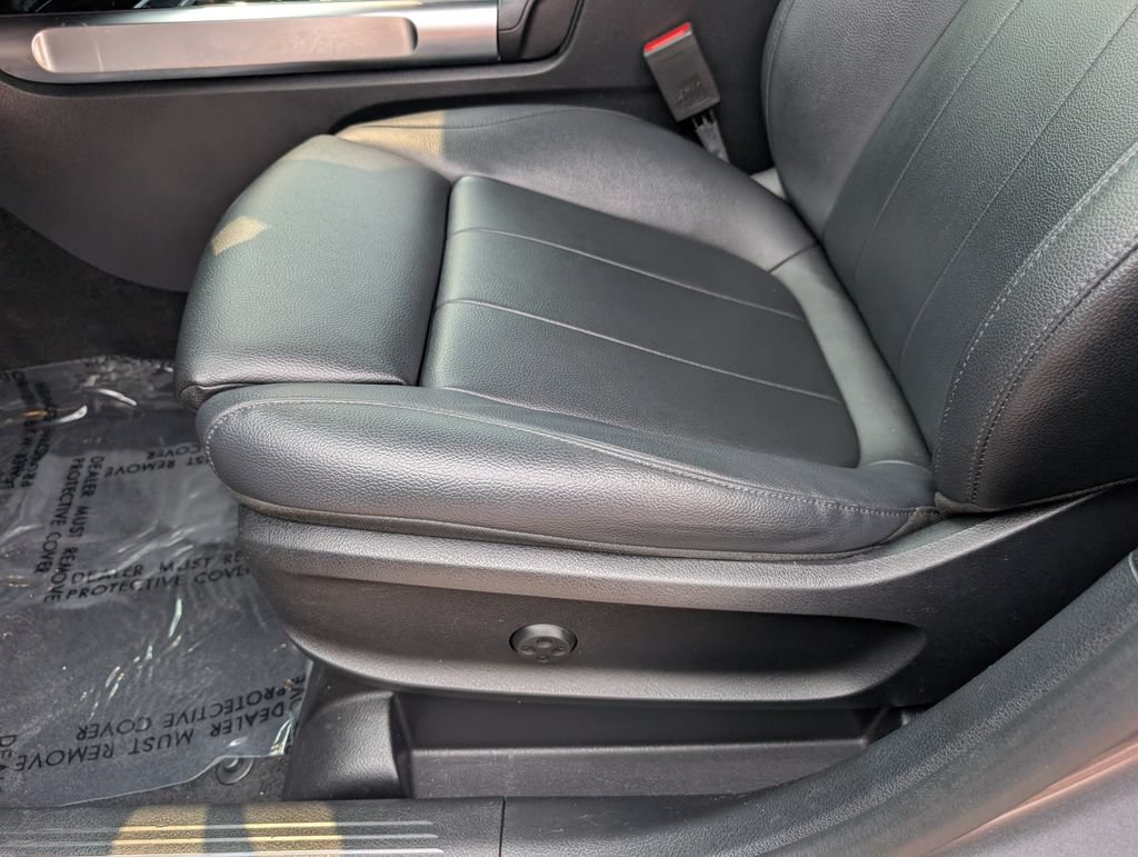 Used 2021 Mercedes-Benz GLB 250 w/ Premium Package image 26