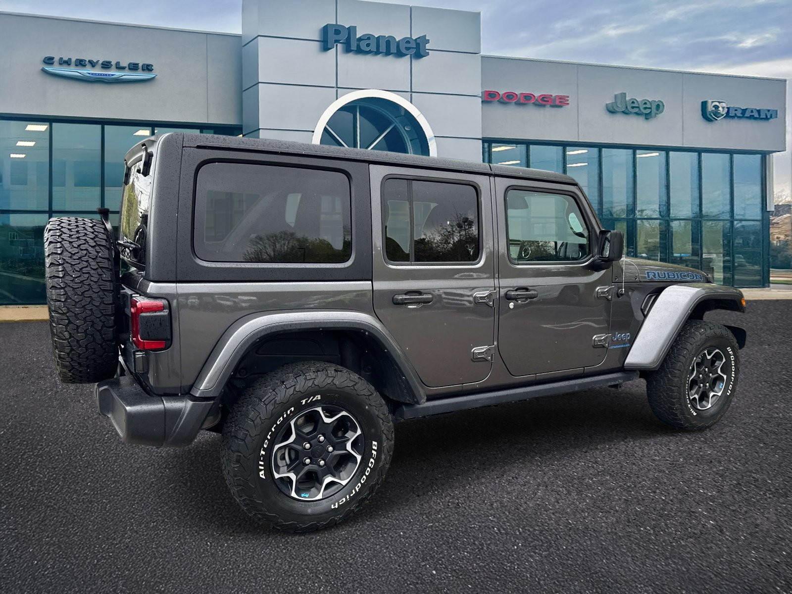 Used 2023 Jeep Wrangler Unlimited Rubicon 4xe w/ Safety Group AWD/4WD image 2
