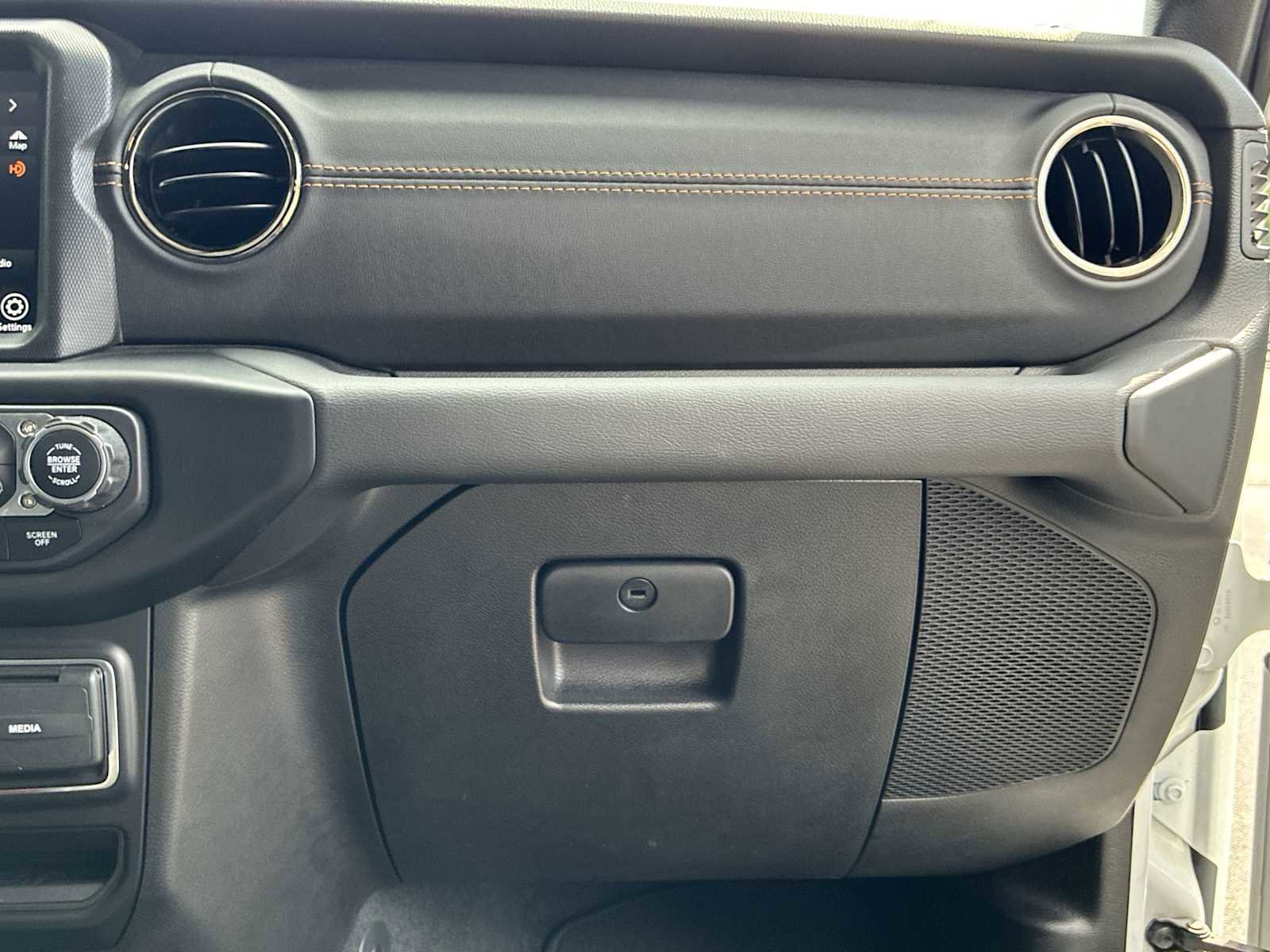 Used 2022 Jeep Wrangler Unlimited Sahara image 29