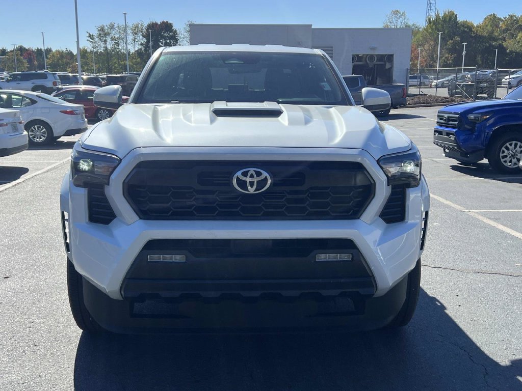 Used 2025 Toyota Tacoma TRD Sport RWD image 3