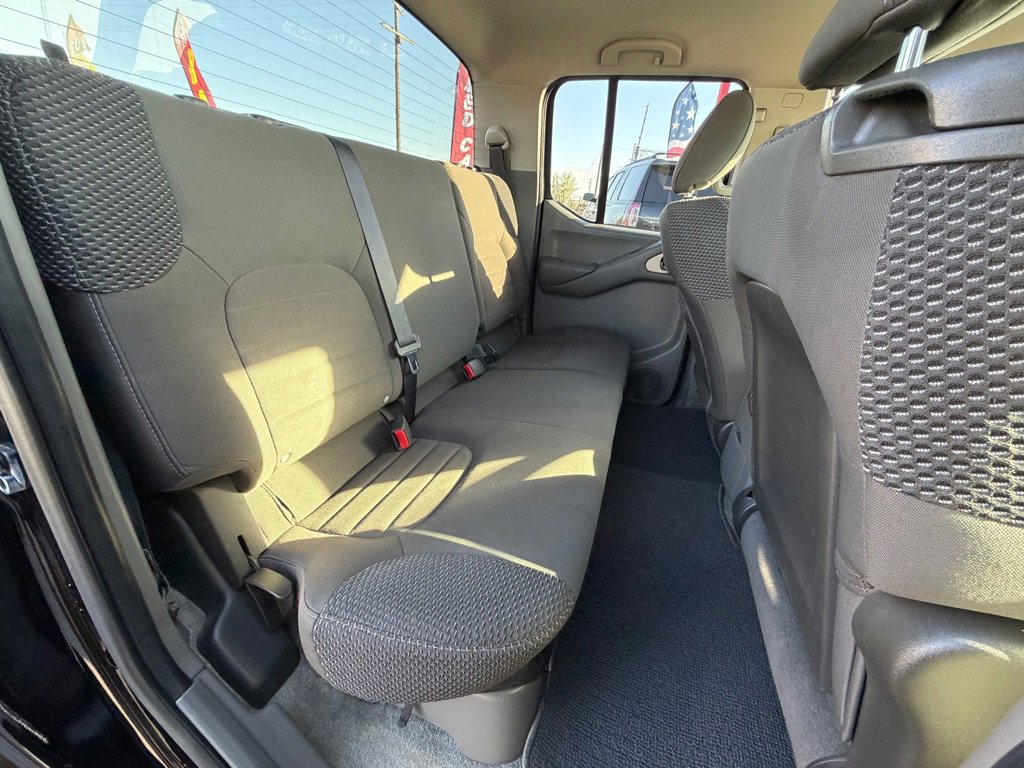 Used 2012 Nissan Frontier SV w/ Sport Appearance Pkg AWD/4WD image 7
