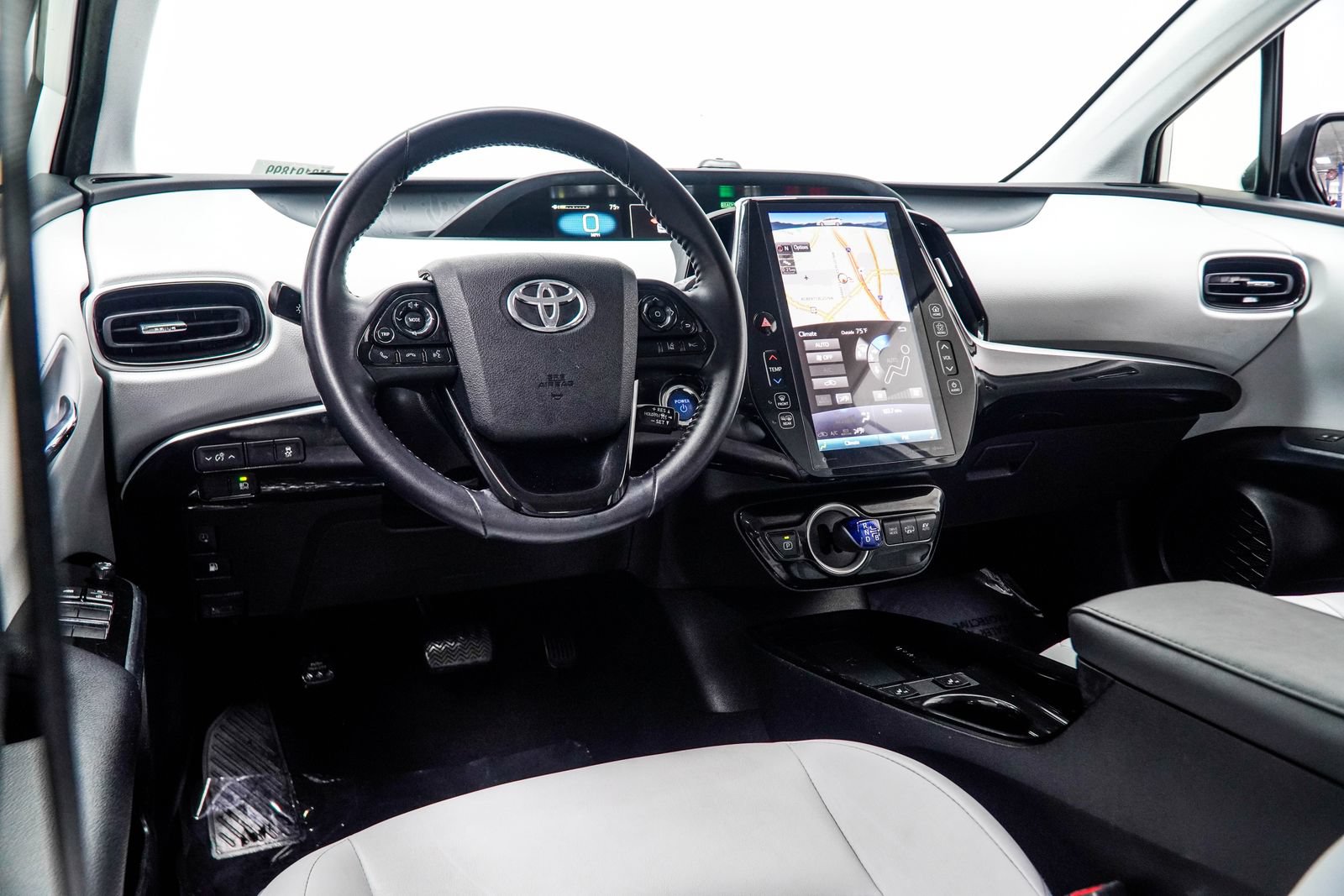 Used 2021 Toyota Prius Prime XLE FWD image 18