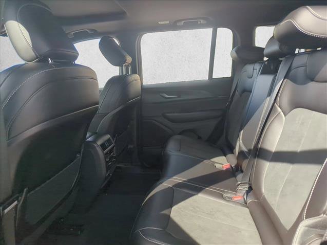 New 2025 Jeep Grand Cherokee Altitude image 14