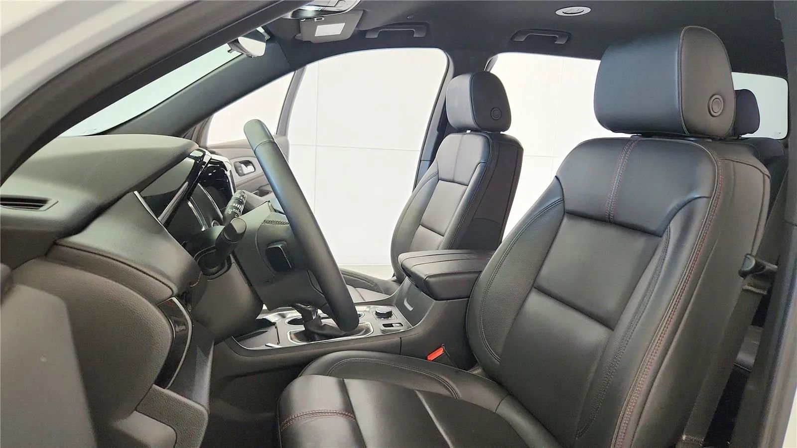 Used 2023 Chevrolet Traverse RS FWD image 27