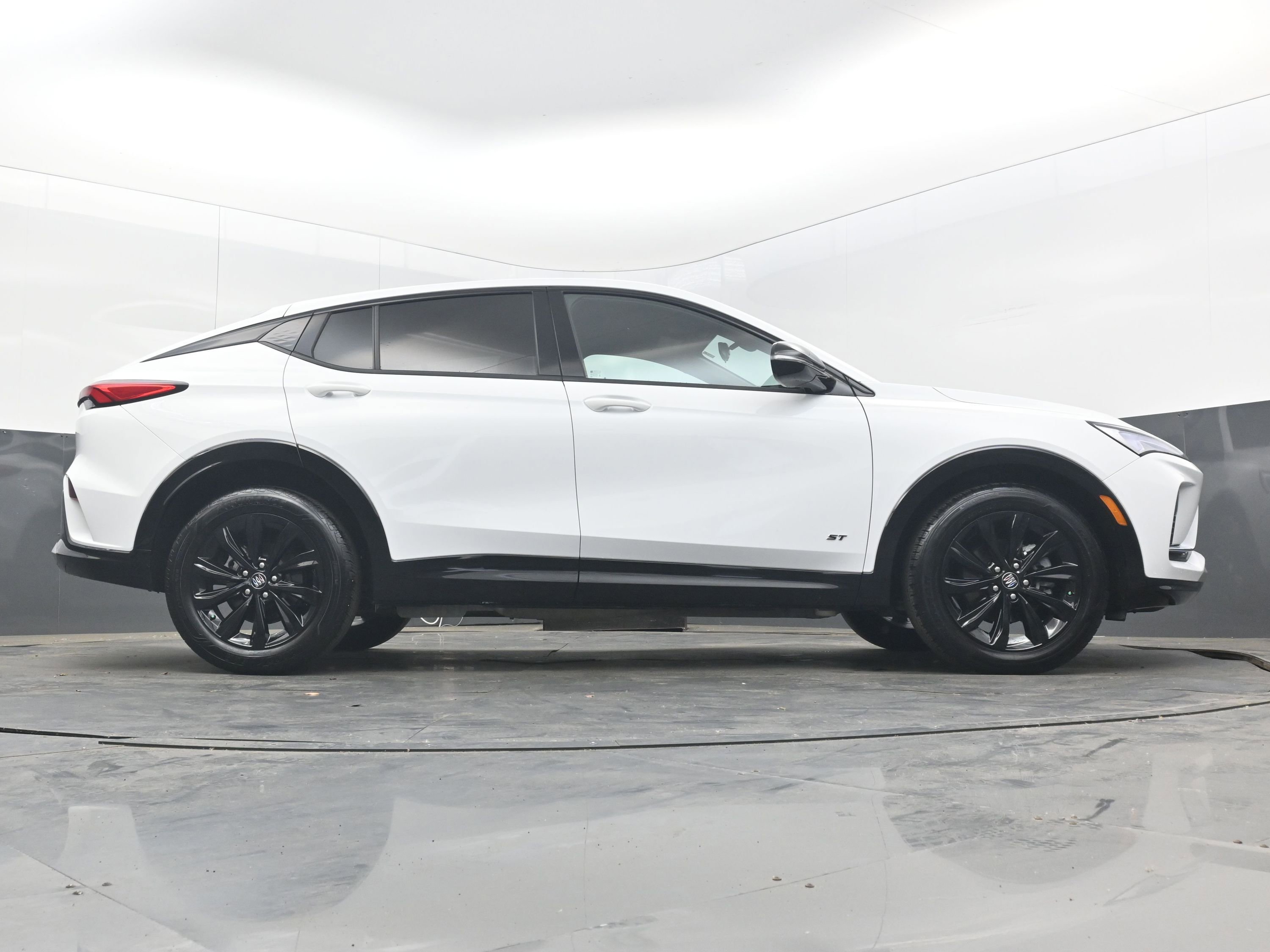 Used 2025 Buick Envista Sport Touring FWD image 30