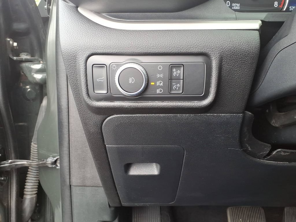 Used 2022 Ford Explorer XLT w/ Equipment Group 202A AWD/4WD image 19