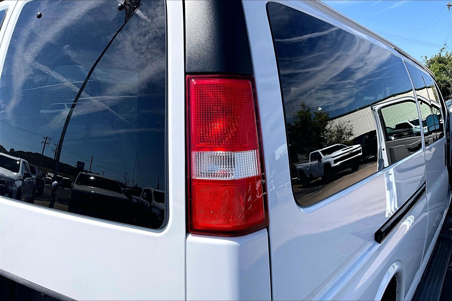 Used 2025 Chevrolet Express 3500 LT w/ LT Preferred Equipment Group RWD image 29