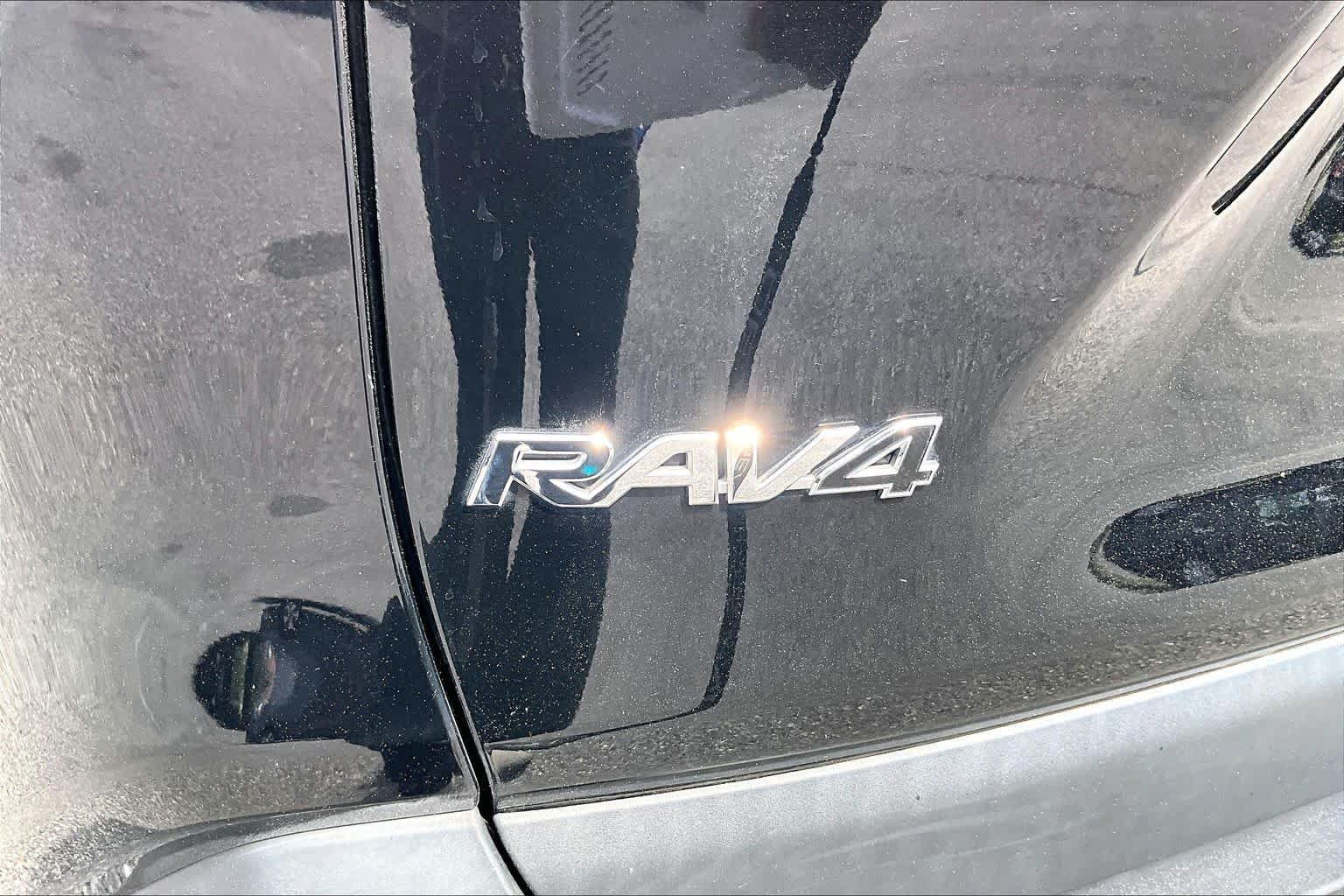 Used 2024 Toyota RAV4 XLE AWD/4WD image 30