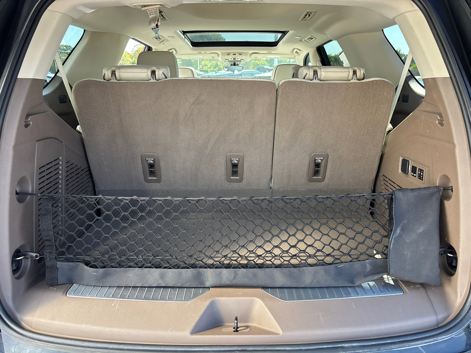 Used 2021 GMC Yukon Denali w/ Denali Premium Package image 9