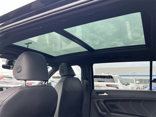 Used 2024 Volkswagen Tiguan SE R-Line image 16