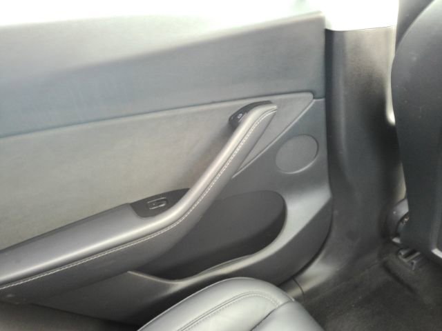 Used 2021 Tesla Model Y Long Range AWD/4WD image 32