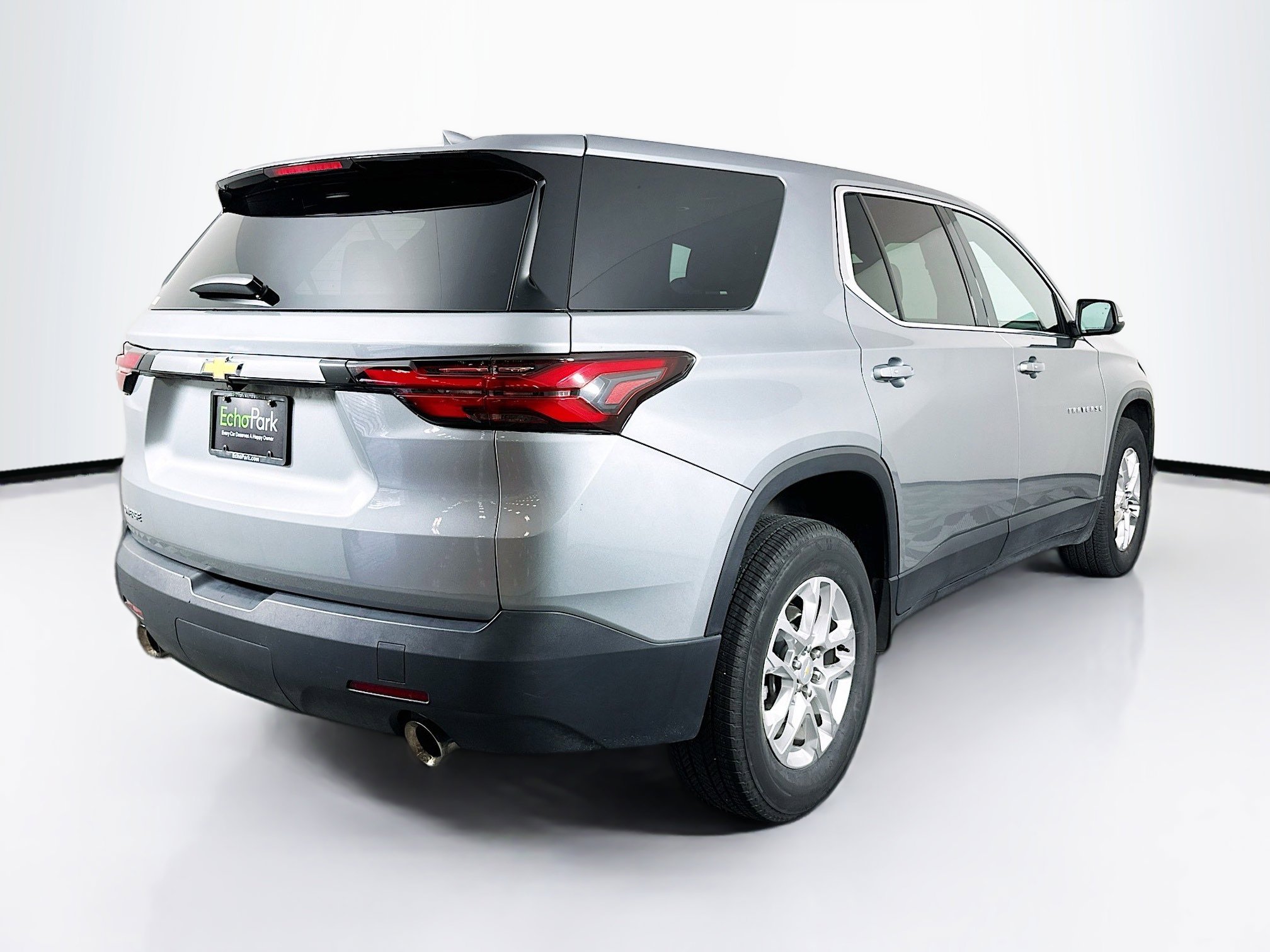 Used 2023 Chevrolet Traverse LS w/ Safety Package image 9