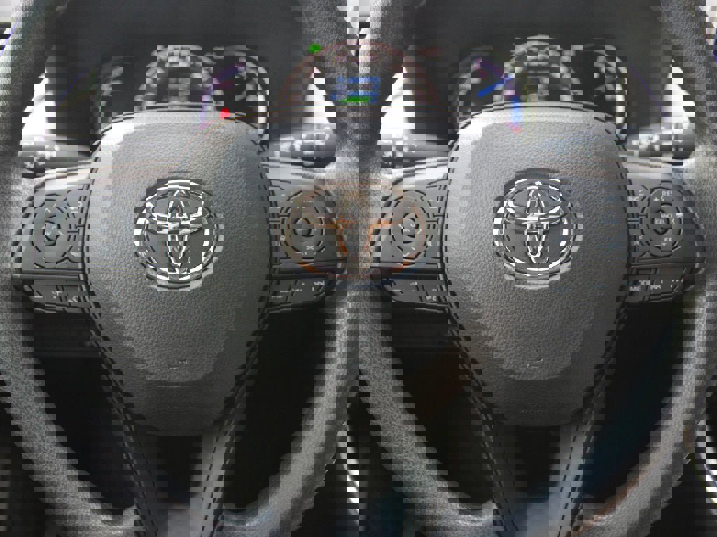 Used 2025 Toyota RAV4 XLE image 15