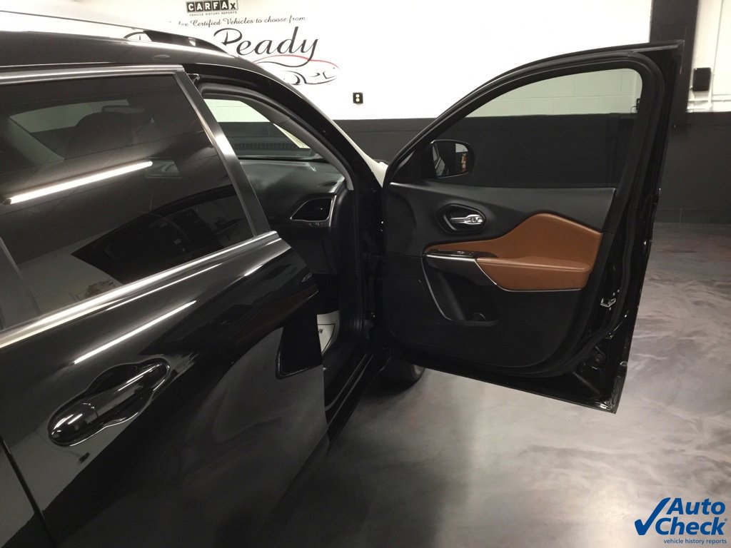 Used 2019 Jeep Cherokee Overland w/ Heavy Duty Protection Group image 40