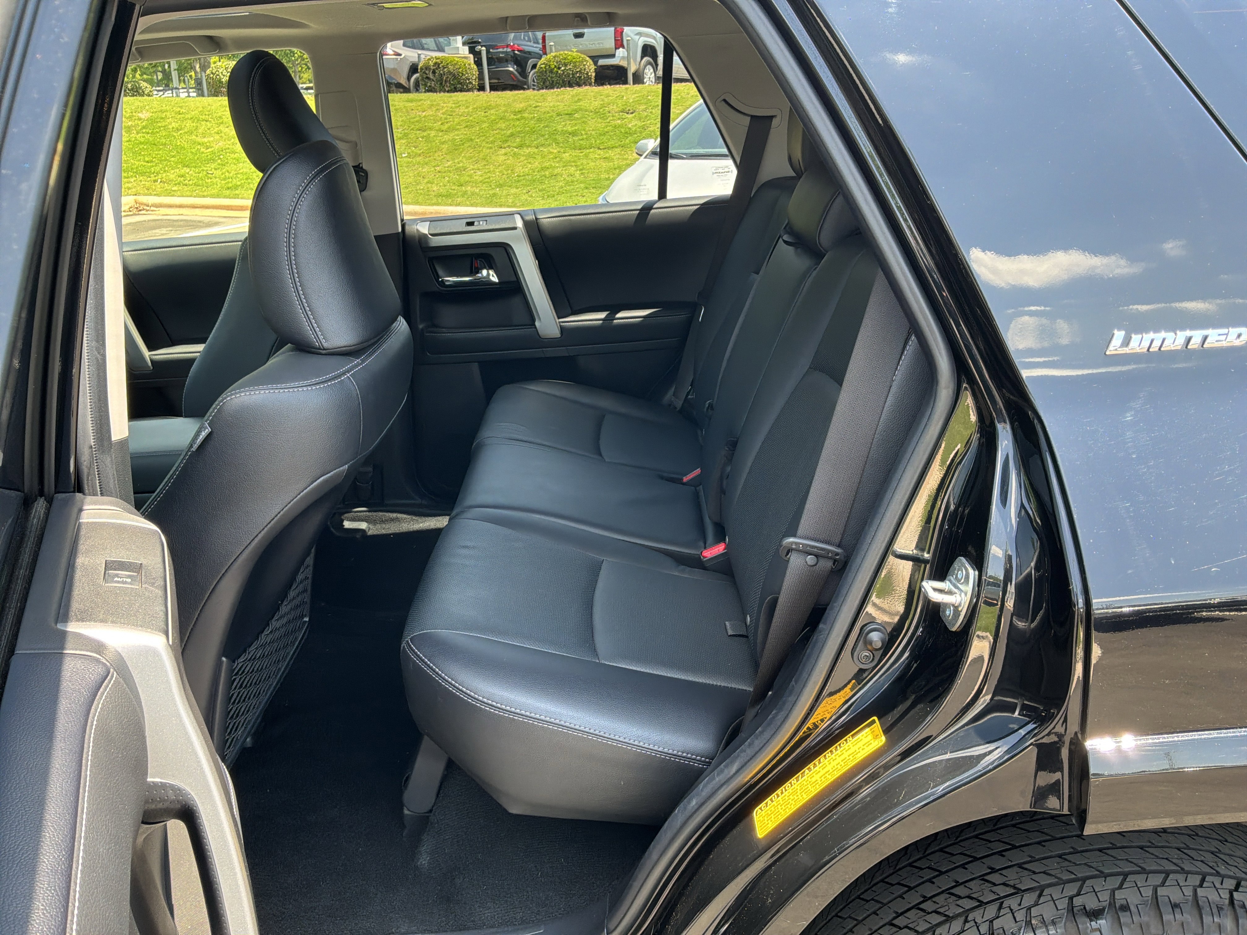 Used 2022 Toyota 4Runner Limited AWD/4WD image 31