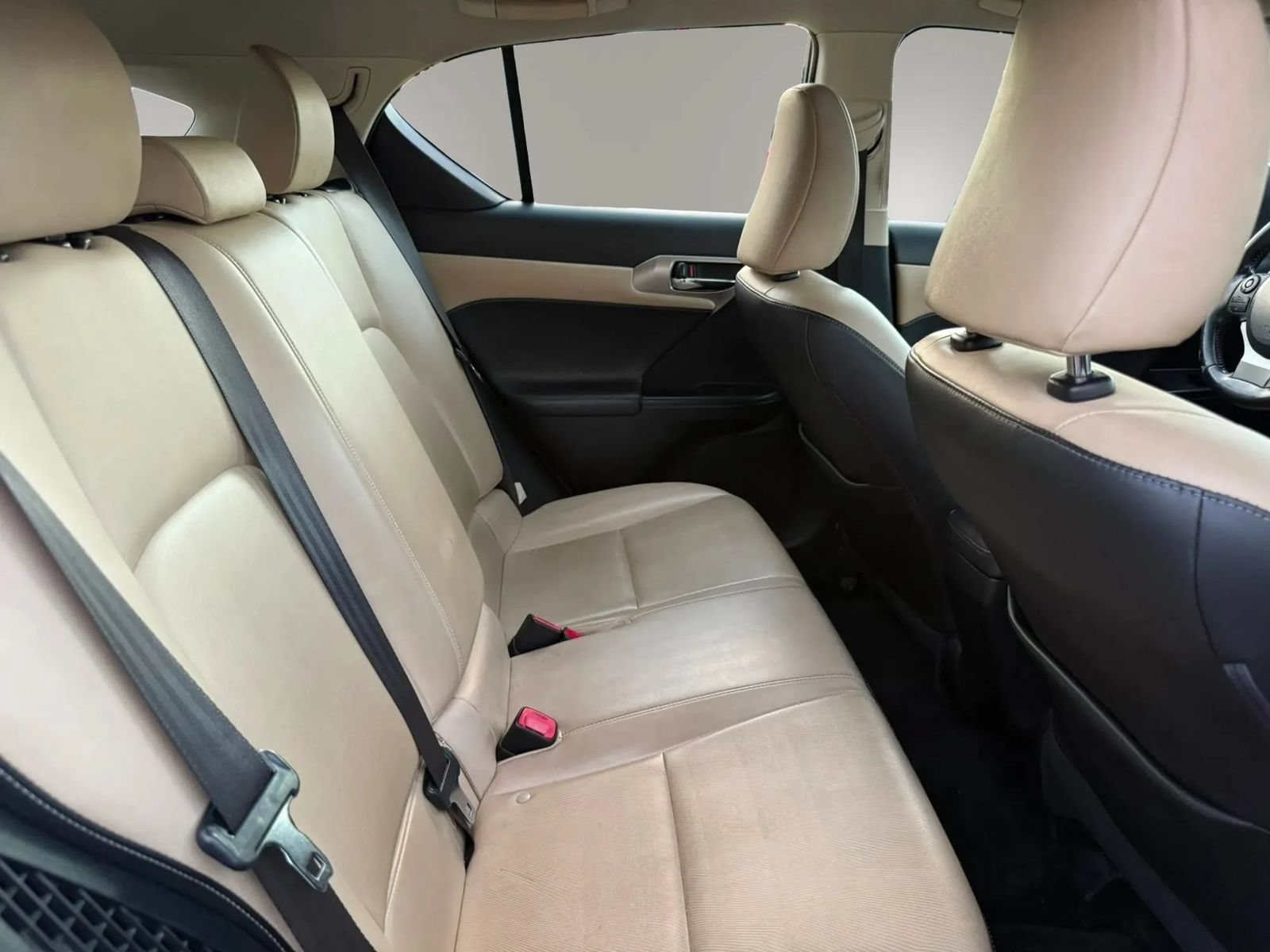 Used 2014 Lexus CT 200h FWD image 29