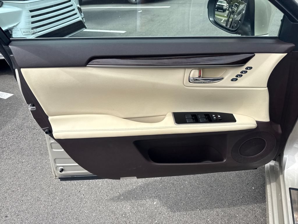 Used 2018 Lexus ES 350 w/ Luxury Package w/Wood Trim FWD image 12