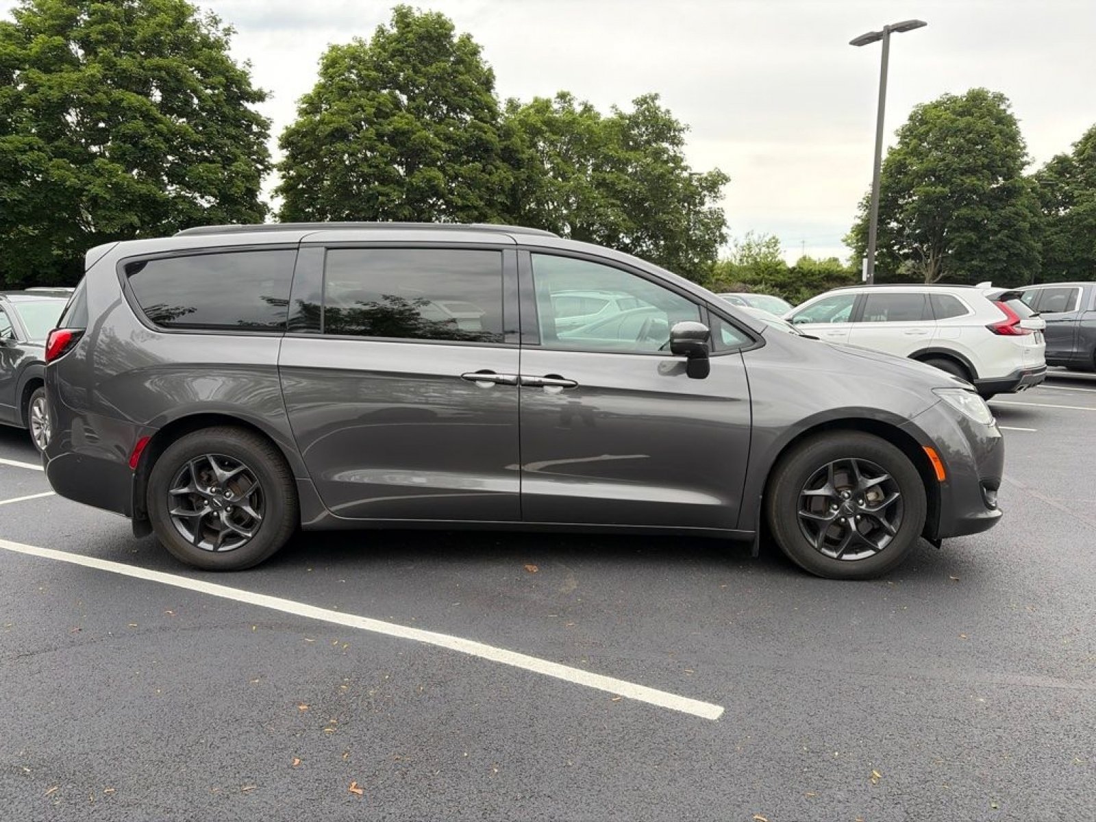 Used 2020 Chrysler Pacifica Limited w/ Advanced Safetytec Group FWD image 4