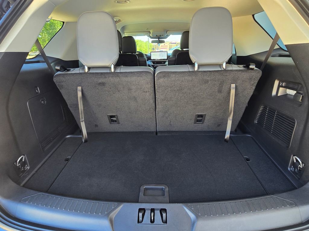 Used 2025 Ford Explorer Active w/ Active Comfort Package image 32