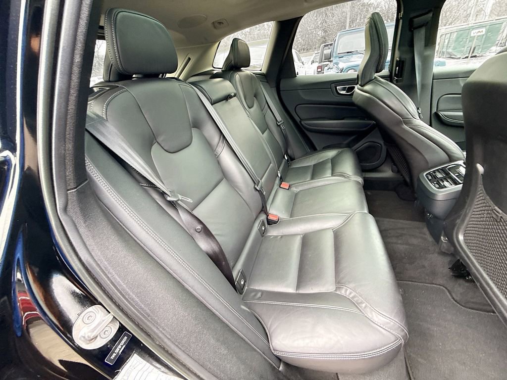 Used 2023 Volvo XC60 B5 Ultimate AWD/4WD image 32