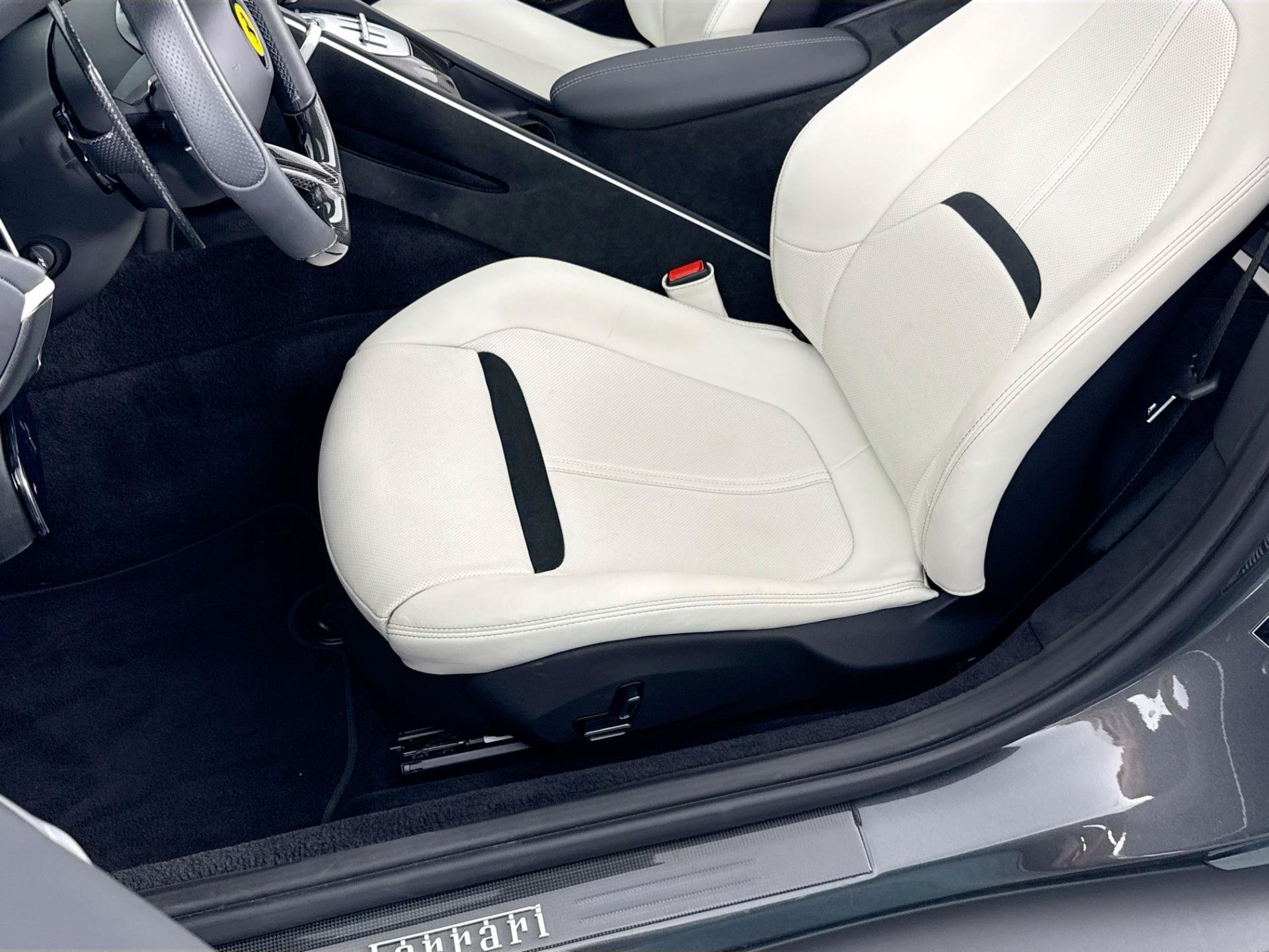Used 2025 Ferrari Roma Spider RWD image 21