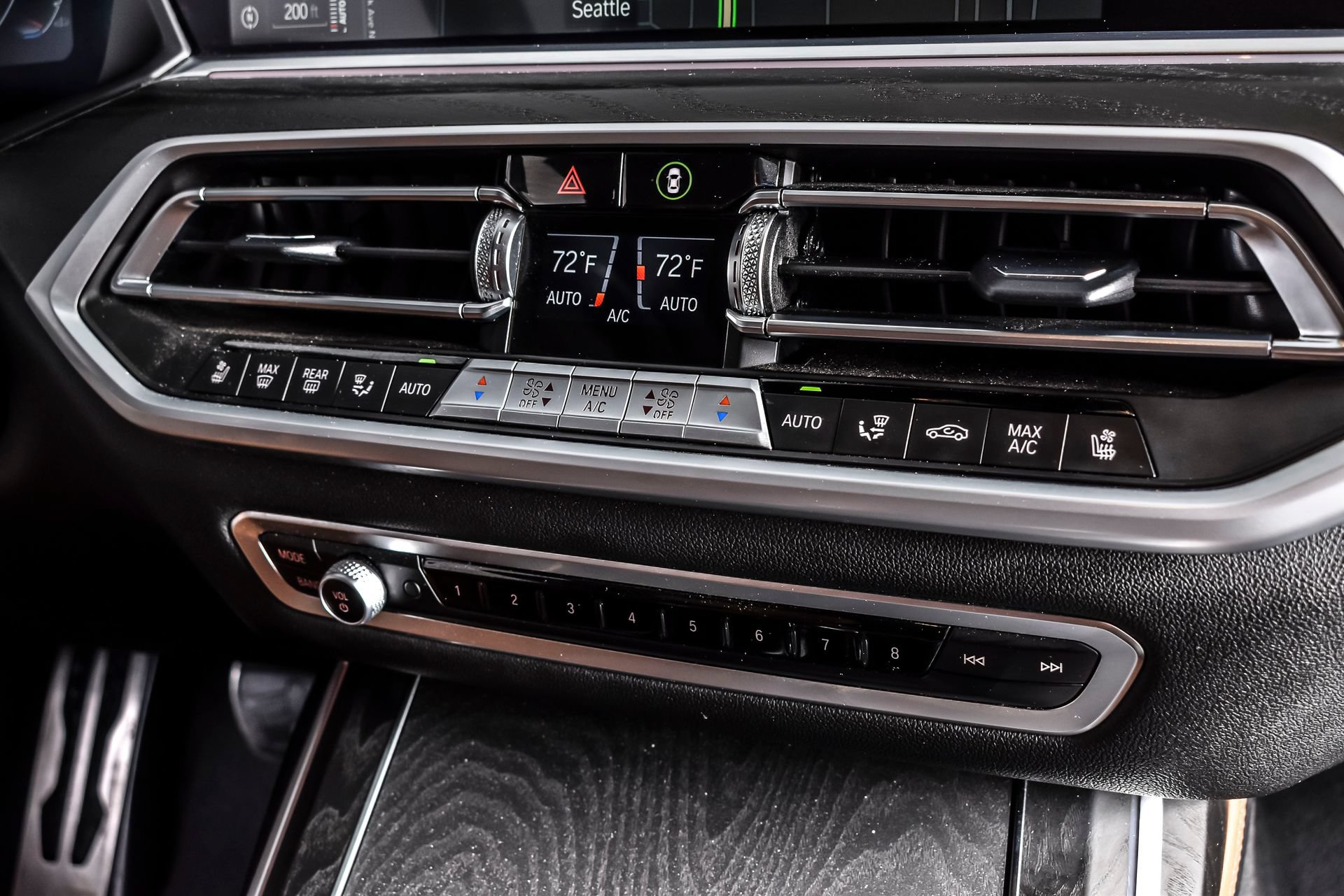 Used 2022 BMW X7 M50i w/ Dynamic Handling Package AWD/4WD image 28