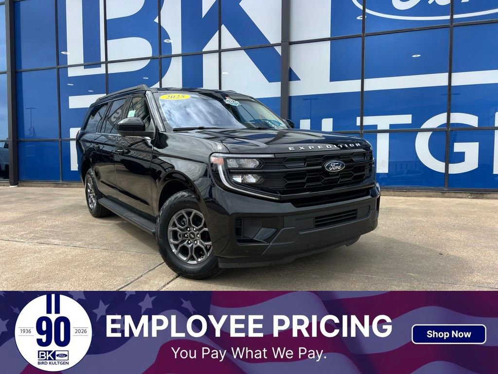 Used 2025 Ford Expedition Max Active RWD image 1