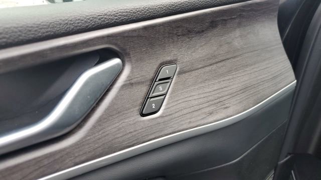 Certified 2023 Jeep Grand Cherokee L Limited w/ Luxury Tech Group II image 5