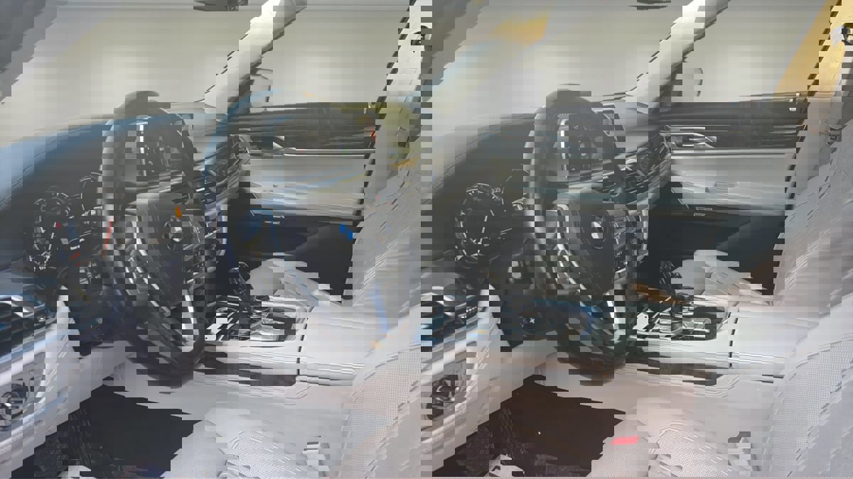 Used 2018 BMW 740i xDrive w/ Executive Package AWD/4WD image 10