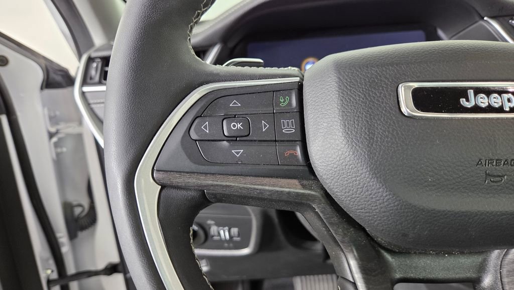 Used 2023 Jeep Grand Cherokee Limited image 17