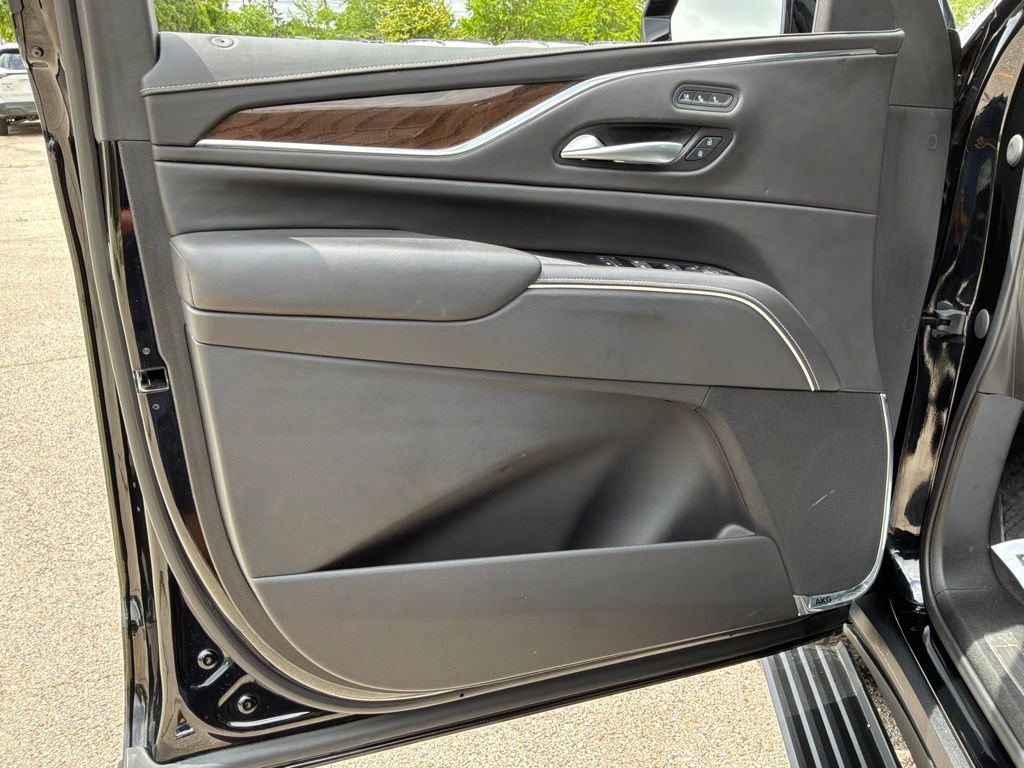 Used 2023 Cadillac Escalade Sport Platinum w/ LPO, ONYX Package AWD/4WD image 13