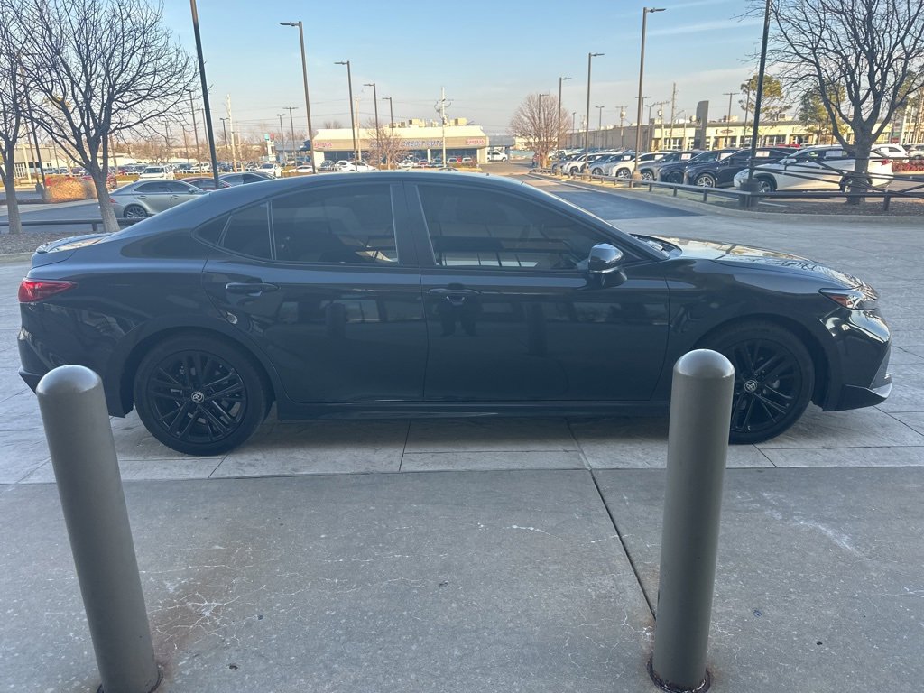 Used 2025 Toyota Camry SE w/ Convenience Package image 6