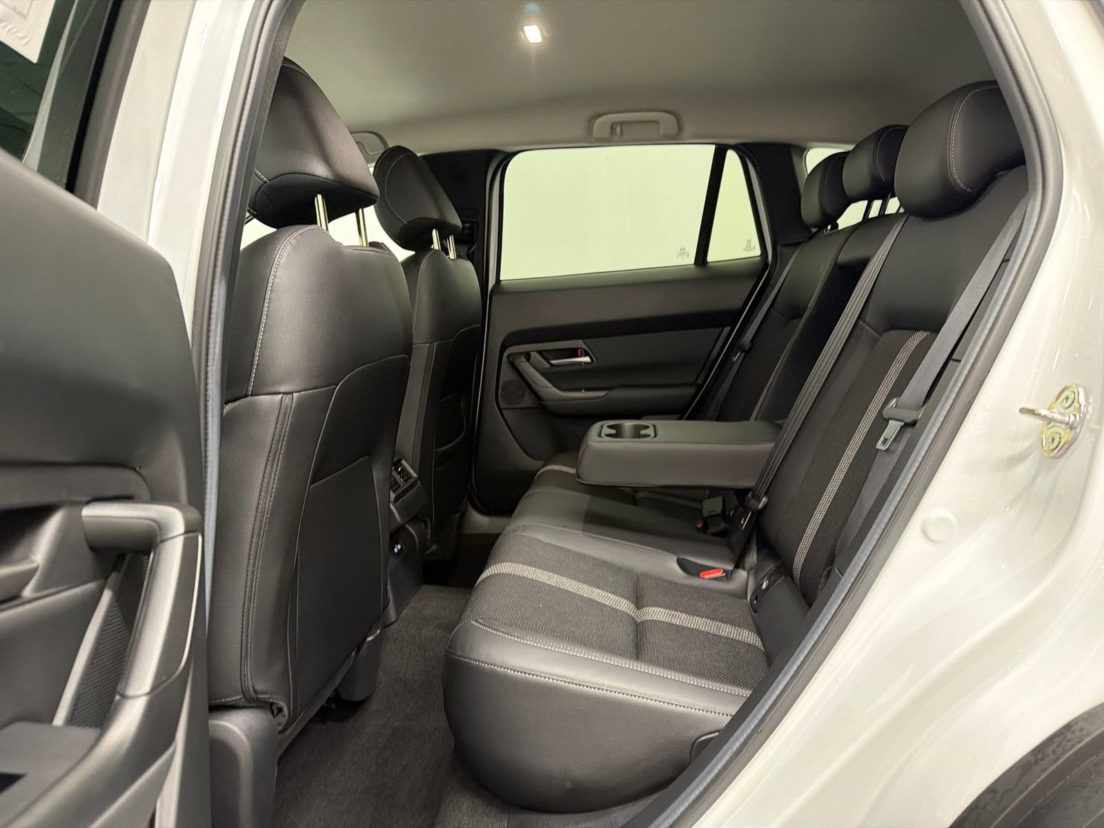 Used 2025 MAZDA CX-50 AWD 2.5 S w/ Preferred Package image 16